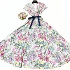 ★希少　★極美品　ローラアシュレイ　ロングフレアワンピース　花柄　白✖︎マルチ　Ｓ ☆希少 ☆極美品 ローラアシュレイ ロングフレアワンピース 花柄