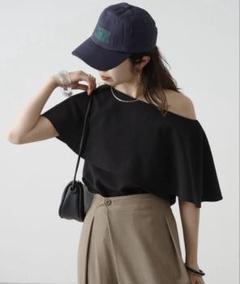 オフショルラッフルカラーブラウス
