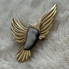 エレガントな鳥のブローチ