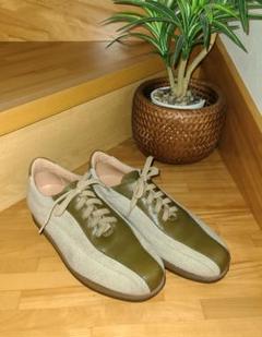 【BURBERRY】オリーブグリーン ベージュセンターレザースニーカー・26.5