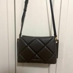 CHARLES＆KEITH　ブラック キルティング ショルダーバッグ CHARLES & KEITH ブラックショルダーバッグ - メルカリ