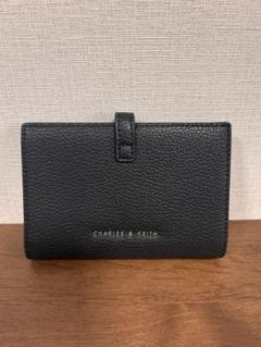 【新品未使用】CHARLES & KEITH ブラック二つ折り財布 2025年最新】charles & keith 財布 黒の人気アイテム - メルカリ
