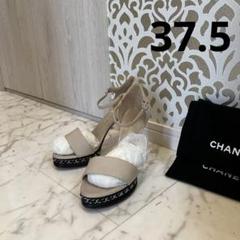CHANEL ベージュと黒 ストラップヒール ルーシュド ボウヒールミュール - Black Textured | CHARLES