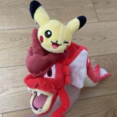 赤いギャラドス　ピカチュウ　ぬいぐるみ　クリスタルコット 赤いギャラドス ピカチュウ ぬいぐるみ クリスタルコット - メルカリ