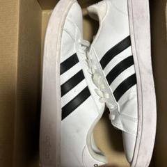 adidas スニーカー
