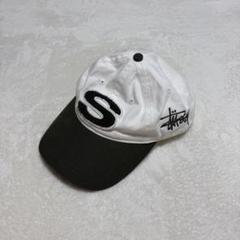 Stussy ベースボールキャップ ホワイト/ブラック - メルカリ