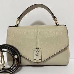 人気✨フルラ　ダフネ　2way ショルダーバッグ　トップハンドル　アイボリー