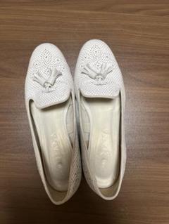 美品 DIANA タッセルローファー 白 レザー パイソン柄 24.0cm
