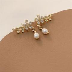 再入荷♡　クリスタル　ゴールド　ピアス　S925　花　ワンポイント　高級感