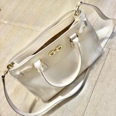 値下げ不可❗️【超美品】フェラガモ　ダブルガンチーニ　白ハンドバッグ　ゴールド金具 値下げ不可❗️【超美品】フェラガモ ダブルガンチーニ 白
