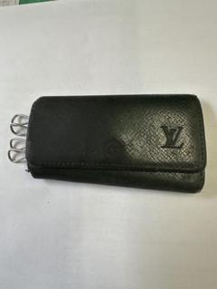 ダメージ多々あり　Louis Vuitton タイガキーケース　グリーン系