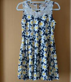 新品同様★レディース　ひざ上 ノースリーブ ワンピース 花柄