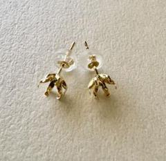【Molly】K18ピアス空枠 4mm角K18シリコンキャッチ付き1ペア K18ピアス 空枠 5mm 1ペア K18シリコンキャッチ付き - メルカリ