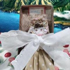 夏セール手作り人形 アンティーク調ペタンコ立体ブローチ　みつあみちゃん