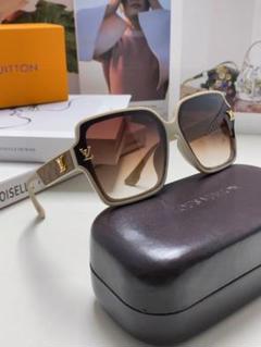 【現行 ほぼ未使用】 ルイヴィトン  LVチャーム・スクエア サングラス サングラス・LV チャーム・スクエア S00｜ルイ・ヴィトン 公式
