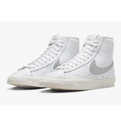 NIKE BLAZER MID ’77 ESS ナイキブレーザーミッドカットのサムネイル