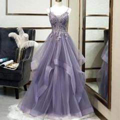 お花のデザインがゴージャスなフリルイブニングドレス♩.•