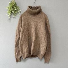 アーバンリサーチ［S］羊毛　ふわふわ素材　タートルネックニット　丸みシルエット