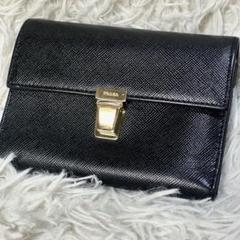 PRADA 折り財布　ゴールド金具　ブラック　黒色　プラダ　刻印あり　レザー