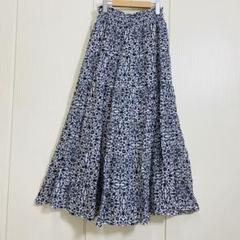 美品／BEARDSLEY ビアズリー　フラワージャカードフレアースカート 新品】BEARDSLEY フラワージャカードフレアースカート ブラック
