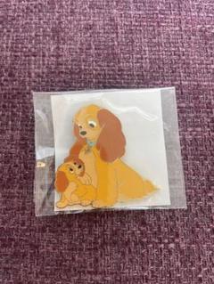 レア ディズニー わんわん物語 ストラップ ピンバッジ セット ディズニーストア わんわん物語 VHS風ボックス入りピンバッジ