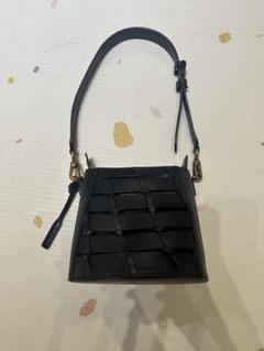 【未使用】CHARLES & KEITHカゴバッグ ホワイト×ベージュ A4可 未使用】CHARLES & KEITHカゴバッグ ホワイト×ベージュ A4可