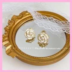 ❮ヒット商品★❯カメリア ピアス レディース 白色 アクセサリー☆韓国