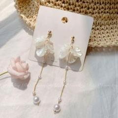 貝殻花びらパールロングイヤリング/ピアスウェディングブライダル結婚式お呼ばれ白c