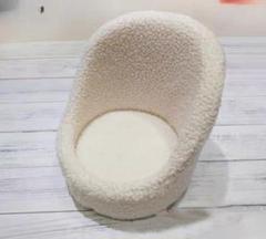 ふわふわなホワイト色のニューボーンソファ