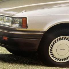 カタログ　マツダ　ルーチェ（86年）のサムネイル