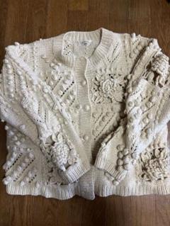 アイボリー ニットカーディガン 立体花模様