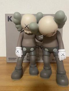 kaws  フィギュア3体セット kaws カウズ 人形 3体セット - メルカリ