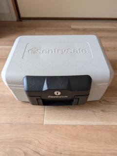 SentrySafe セキュリティケース 型番16 鍵式 グレー Amazon.com: SentrySafe Charcoal Gray Fireproof and