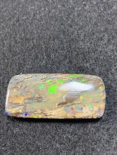 オパール化した古代木約60カラット