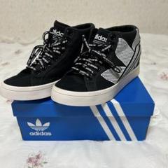 adidas ハイカットスニーカーレディース　 ブラック　厚底インソールのサムネイル