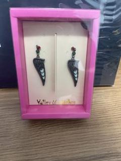 ジブリパーク 魔女の谷限定品 ピアス/羽根（怪鳥ハウル） - メルカリ