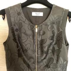 ♡ BLUGIRL ブルーガール 刺繍 ビーズ ジップアップワンピース　新品 ♡ BLUGIRL ブルーガール 刺繍 ビーズ ジップアップワンピース新品