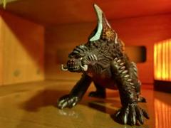 ウルトラ怪獣旧型ソフビラゴラスVSグランゴン（リアル塗装Ｎo２３１０ｆi） ウルトラ怪獣旧型ソフビラゴラスVSグランゴン（リアル塗装
