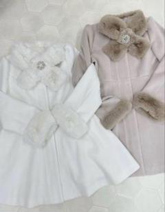 【新品 1.15まで】evelyn リボンティペットコート 2024 evelyn エブリン 2024 リボンティペットコート オフホワイト M