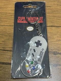 任天堂 スーパーファミコン コントローラー型キーホルダー