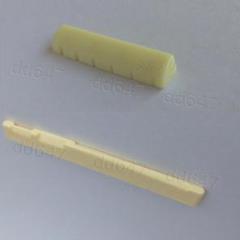 アコースティックギターのナット&サドル