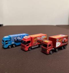 ミニカーショップ ケンボックス トミカギフトセットカーズ ラッピングトラックセット(クオン、スーパーグレート、プロフィア 計3台)  ※フタ少やぶれ・開封済・買取品・現状渡しMinicar shop KENBOX TOMICA