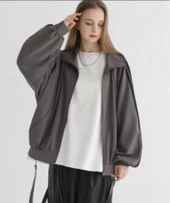 Lill ルーズシルエットバルーンスリーブトラックジャケット xl ルーズシルエットバルーンスリーブフェイクサスペンダードレープ