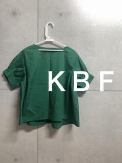 1418. ＫＢＦ　グリーン 半袖 シンプル トップス