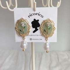 アンティークなローズのピアス(グリーン)