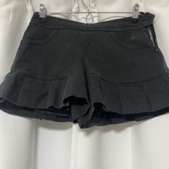 【SALE】 Burberry フリル付き黒ショートパンツ 正規品 - メルカリ パンツ