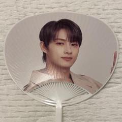 SEVENTEEN ジュン うちわ FOLLOW - メルカリ