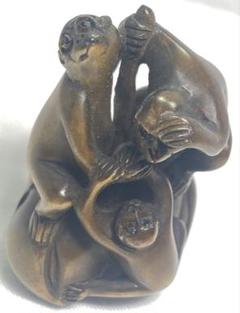 柘植根付　置物　　三猿　黄楊繊細彫刻　木製。 根付柘植 十二支猿集合の彫刻 黄楊繊細彫刻 置物 木製 - メルカリ