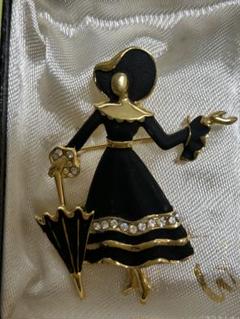最先端 レア】黒いドレスの貴婦人ビーズアクセサリーブローチ アクセサリー