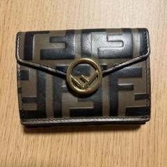 フェンディ FENDI 折財布 FENDIロゴ エンボス 三折財布 TINY